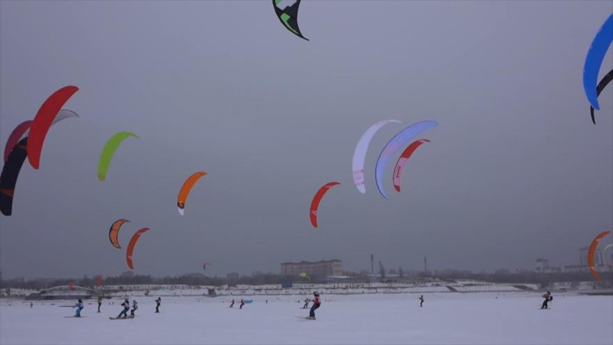 Vídeo: Atletas de snowkiting compiten durante 6 días en Rusia