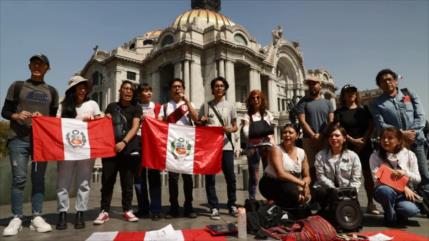 Protestan en México contra represión en Perú