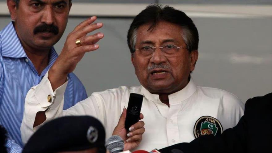 El expresidente de Paquistán, Pervez Musharraf, se dirige a sus seguidores en Karachi, 24 de marzo de 2013. (Foto: Reuters)
