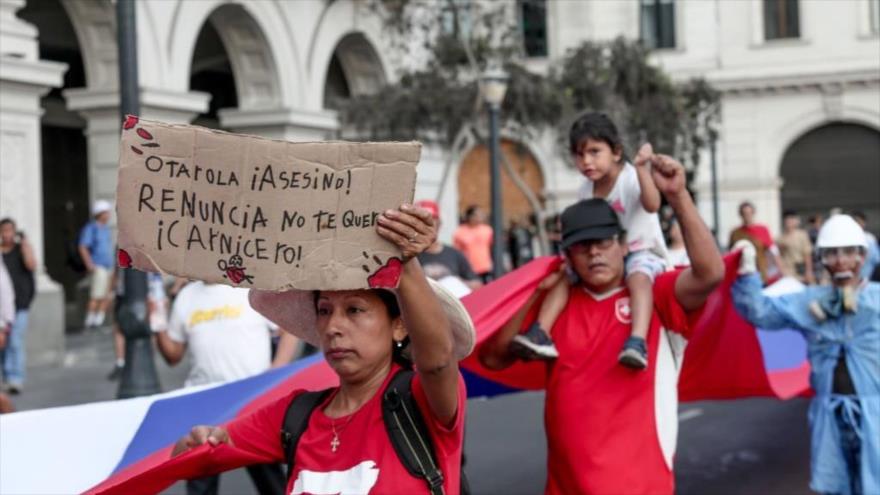 ‘La única salida a la crisis en Perú son más manifestaciones’