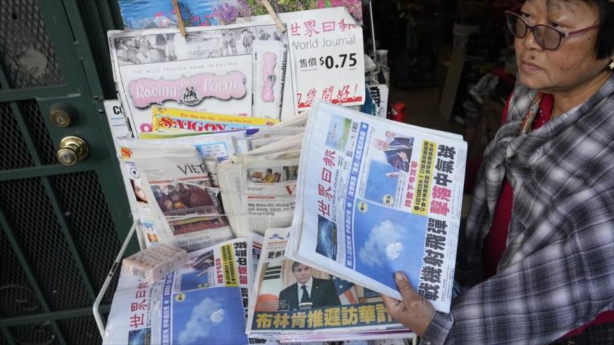 Medios chinos informan sobre el globo. Foto: AP