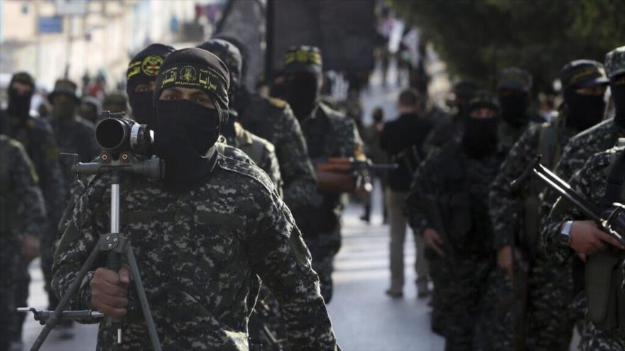 Miembros de las Brigadas Al-Quds, el ala militar del movimiento Yihad Islámica Palestina, marchan en Gaza, 4 de octubre de 2018. (Foto: AP)