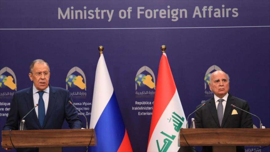 El canciller ruso, Serguéi Lavrov (izda.), en una conferencia de prensa conjunta con su par iraquí, Bagdad, 6 de febrero de 2023. (Foto: Getty Images)