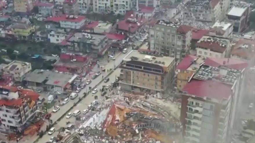 Fuerte terremoto y sus réplicas dejan miles de fallecidos en Turquía y Siria - Noticiero 12:30