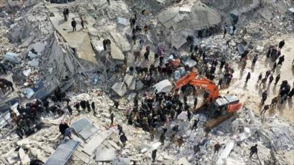 Vídeo: Sirios festejan rescate de niños entre escombros tras sismo