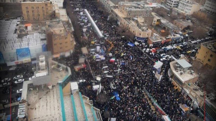 Vista aérea de la marcha masiva en Mashad, noreste de Irán