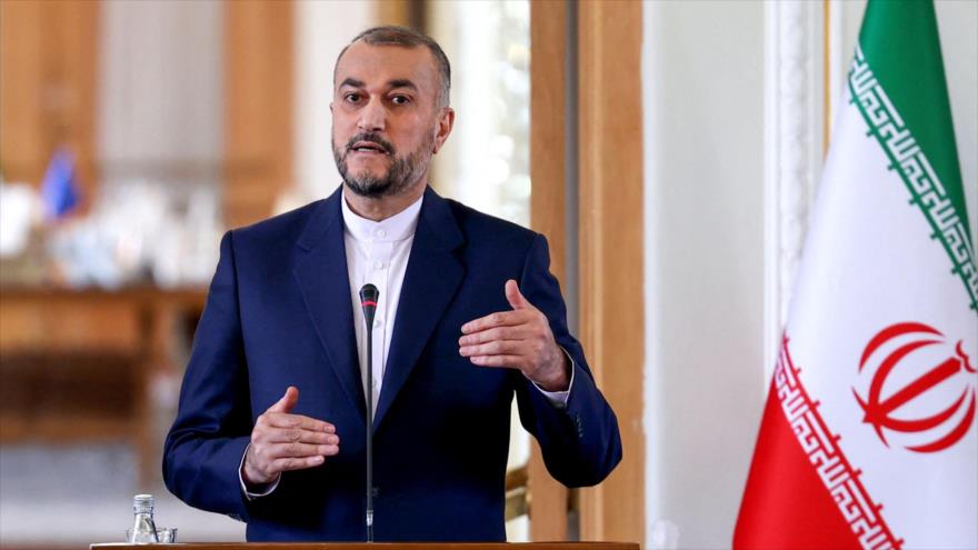 El canciller de Irán, Hosein Amir Abdolahian, en una rueda de prensa.