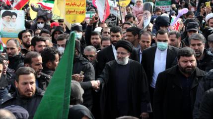 Raisi agradece respaldo entusiasta de iraníes a Revolución Islámica