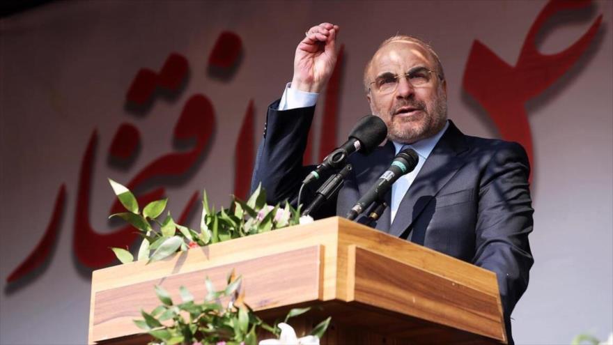 El presidente del Parlamento de Irán durante un mitin celebrado con ocasión del 44.º aniversario de la Revolución Islámica, Tabriz, 11 de febrero de 2023. 