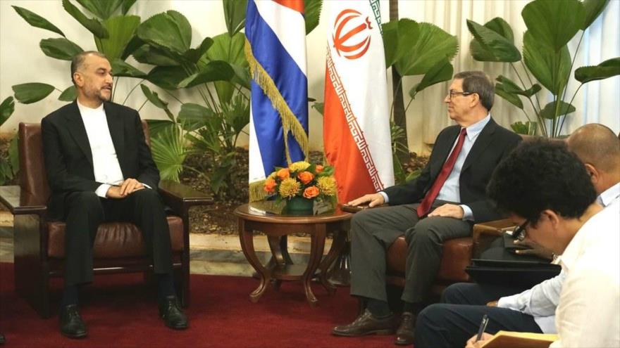 El canciller iraní, Hosein Amir Abdolahian, se reúne con su homólogo de Cuba, Bruno Rodríguez, en La Habana, 4 de febrero de 2023.
