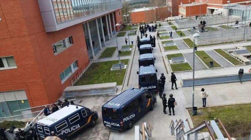 Vídeo: Activistas obligan a embajadora israelí a huir de la Complutense