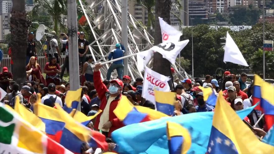Marchan en Venezuela por el Día Nacional de la Juventud