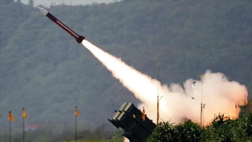 El Ejército de Taiwán prueba un sistema de defensa antimisiles Patriot, de fabricación estadounidense.