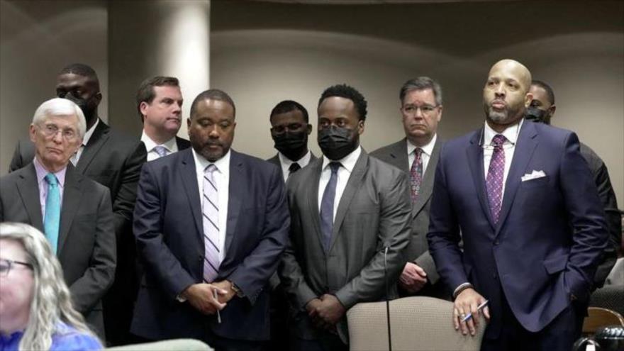 Los 5 expolicías acusados de muerte de Tyre Nichols en una audiencia de lectura de cargos, en Tennessee, EE.UU., 17 de febrero de 2023. (Foto: Reuters)