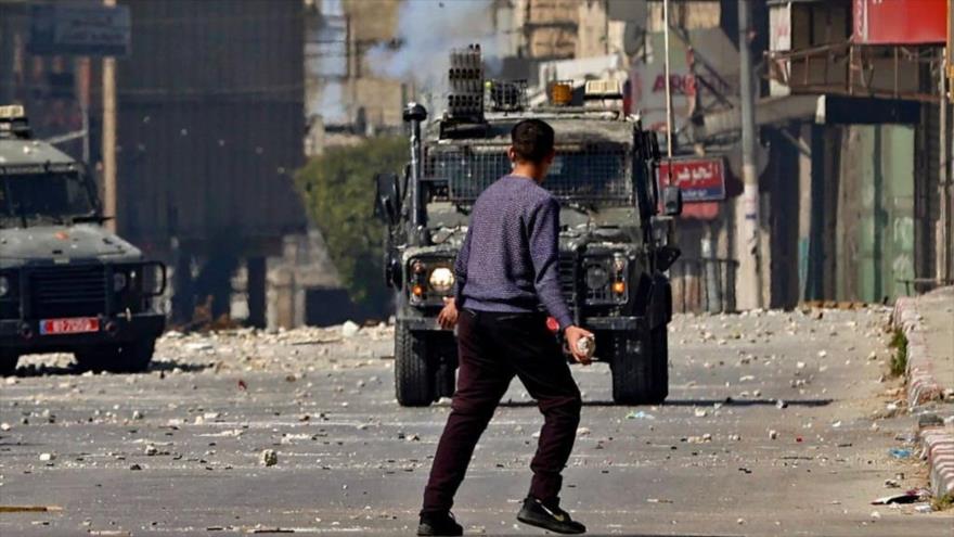 Vídeo: Vehículo militar israelí atropella brutalmente a palestinos