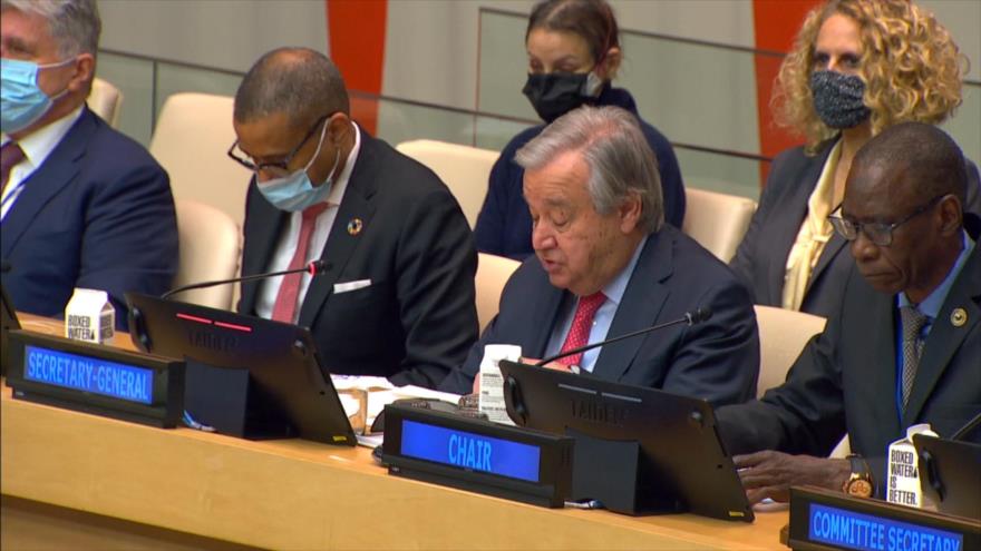 El jefe de la ONU, Antonio Guterres, habla en una sesión en la sede del organismo, Nueva York, 22 de febrero de 2023.