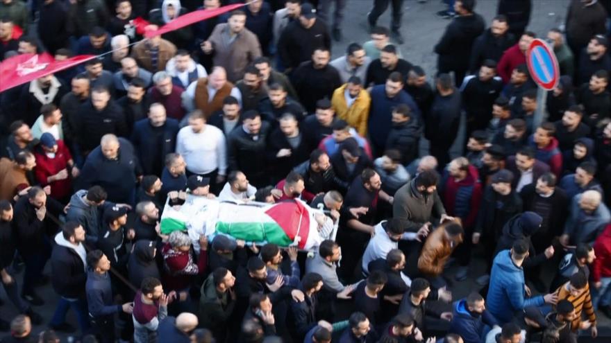 Palestinos asisten a funeral de víctimas de ataque israelí en Nablus | HISPANTV