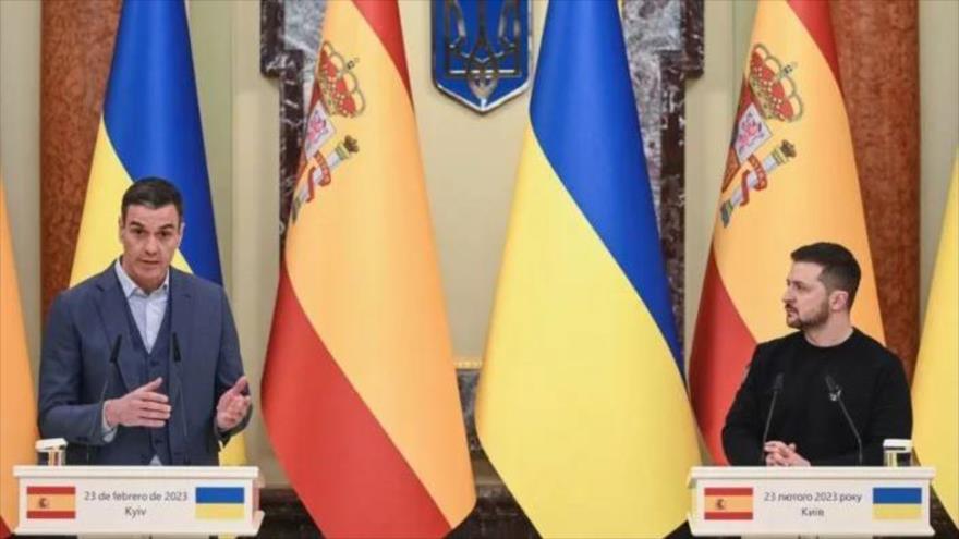 El presidente del Gobierno español, Pedro Sánchez (izda.), y su homólogo ucraniano, Volodímir Zelenski, en Kiev, 23 de febrero de 2023.