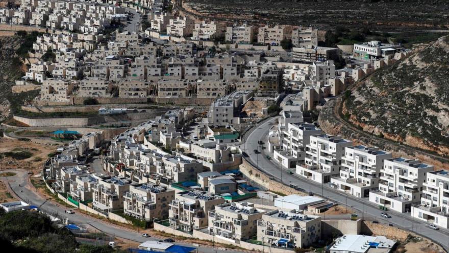Trabajos de construcción en el asentamiento israelí de Givat Zeev, cerca de la ciudad palestina de Ramalá, Cisjordania ocupada, 21 de enero de 2021. (Foto: AFP)