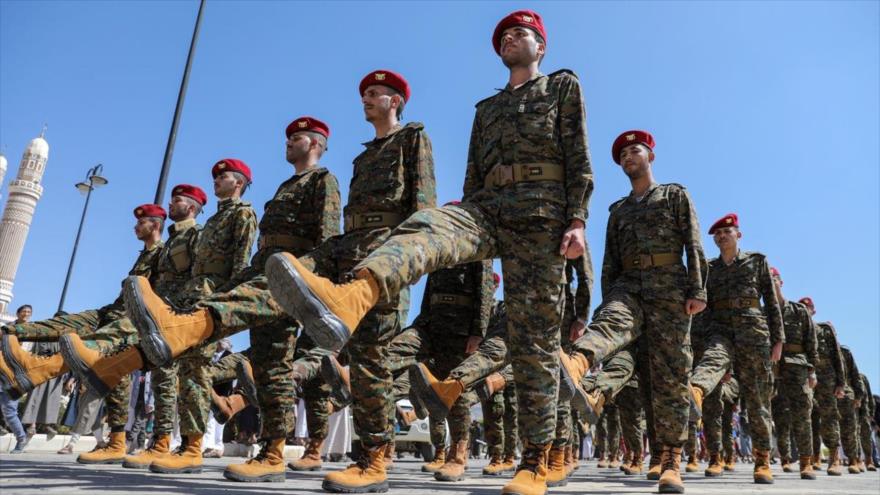 Marcha de las fuerzas de Ansarolá en Saná, capital de Yemen, 17 de febrero de 2021. (Foto: Reuters)