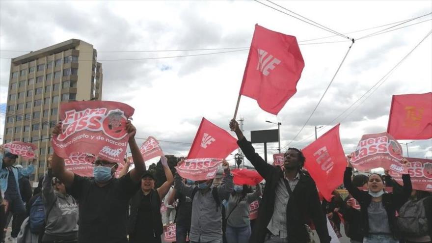 Jóvenes universitarios protestan contra el presidente Guillermo Lasso, Quito, Ecuador, 28 de febrero de 2023.