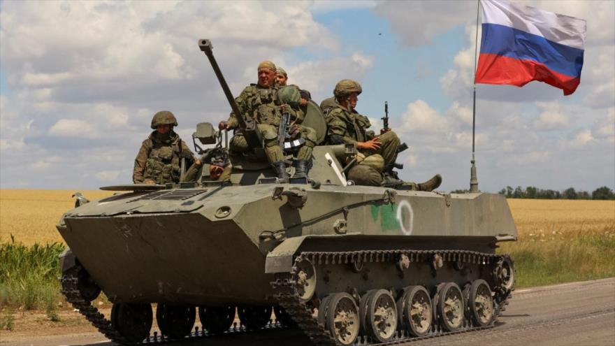 Un convoy blindado de tropas rusas conduce en la región de Zaporiya, Ucrania, 23 de julio de 2022. (Foto: Reuters)