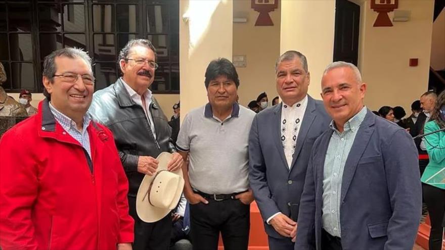 Desde la izqda. Embajador de Venezuela en Cuba, Adán Chávez, los expresidentes Manuel Zelaya (Honduras), Evo Morales (Bolivia) y Rafael Correa (Ecuador), y Freddy Bernal, gobernador del estado Táchira.