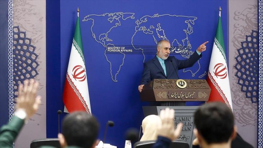 El portavoz de la Cancillería de Irán, Naser Kanani, en una conferencia de prensa, Teherán, 6 de marzo de 2023.