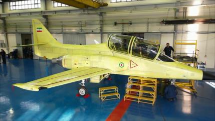 Irán presenta nuevo prototipo de avión de entrenamiento Yasin