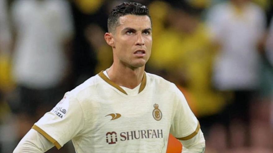Cristiano Ronaldo no aguanta cuando hinchas le gritan Messi, Messi
