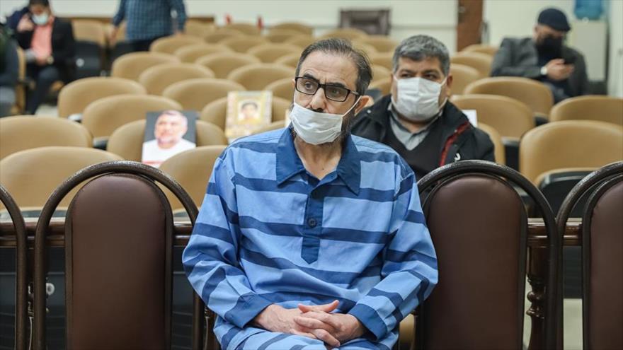 Habib Farayolá Chaab, el cabecilla del grupo terrorista Harakat al-Nidal, en una corte en Teherán, capital iraní.