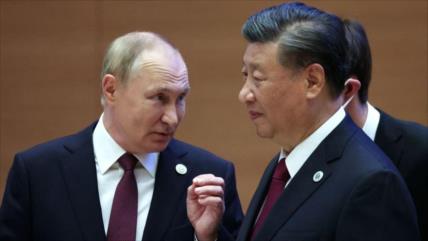 Bolton alerta: China, Rusia e Irán se acercan y EEUU “se queda quieto”