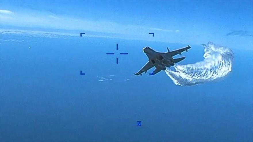 Una captura del vídeo presentado por EE.UU. que supuestamente muestra el derribo del dron MQ-9 Reaper por un Sujoi Su-27 de Rusia.
