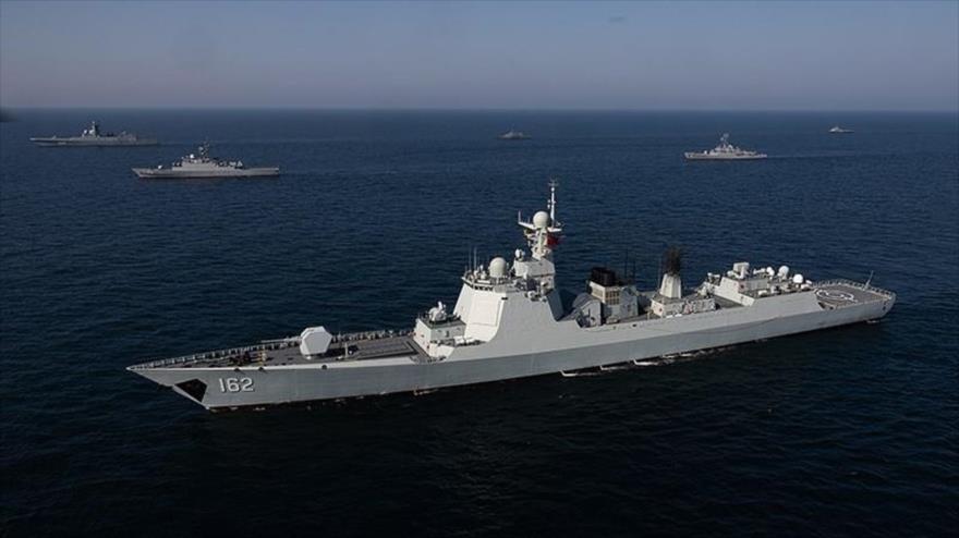 Irán, Rusia y China disparan a objetivos aéreos en maniobras navales