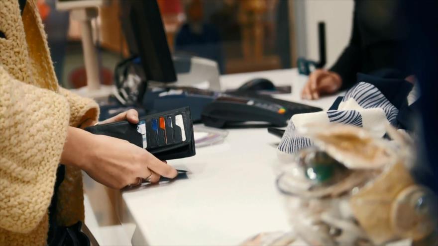 Estadounidenses endeudados hasta el cuello con tarjetas de crédito