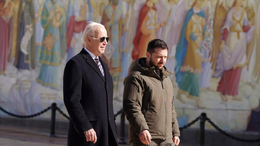 El presidente de EE.UU., Joe Biden (izda.), y su par ucraniano, Volodímir Zelenski, Kiev, 20 de febrero de 2023.