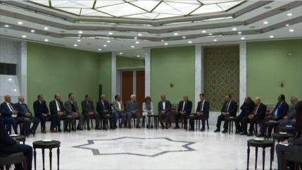Líderes de partidos árabes respaldan soberanía siria en cita con Al-Asad
