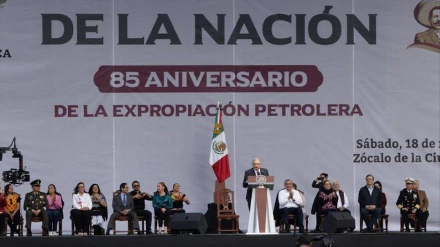 AMLO reúne a sus incondicionales en el Zócalo