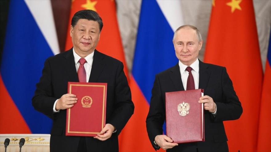El presidente chino, Xi Jinping (izda.) y su homólogo ruso, Vladímir Putin, en el Kremlin, Moscú, 21 de marzo de 2023. (Foto: Sputnik)