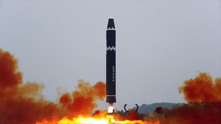 El lanzamiento de prueba del misil balístico intercontinental (ICBM) Hwasong-15, en el Aeropuerto Internacional de Pyongyang en febrero de 2023.