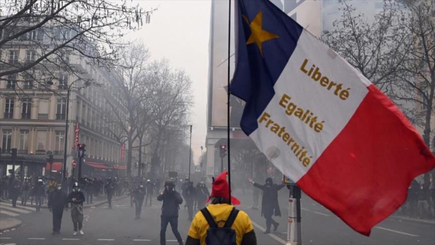 Francia vive una “revolución” y la oleada asolará mañana toda Europa
