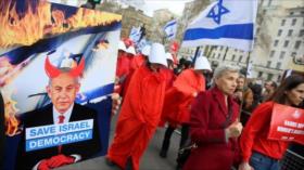 Bibi entra en silencio en Londres para no ser atrapado por indignados