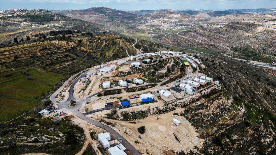 Una vista aérea muestra casas móviles en el asentamiento ilegal israelí de Givat Haroeh, Cisjordania, 21 de febrero de 2023. (Foto: Reuters)
