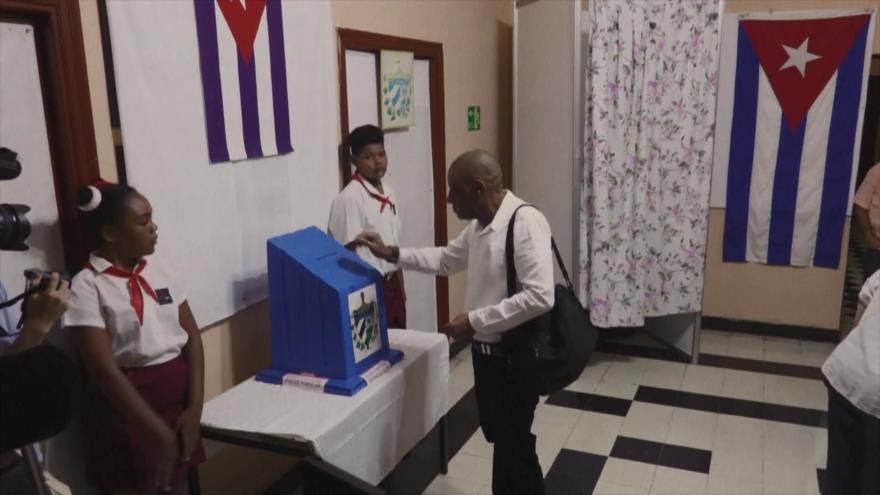 Cubanos acuden a las urnas pese a las dificultades económicas