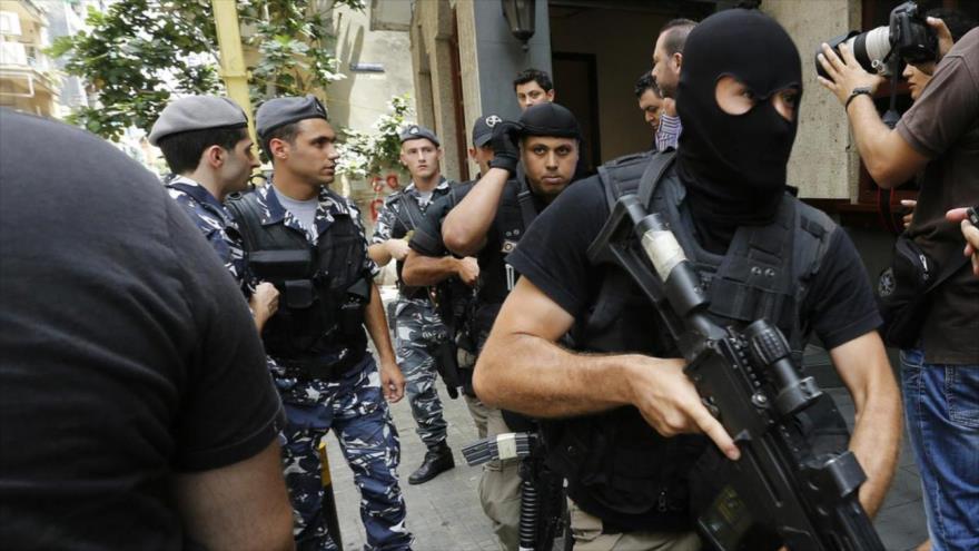 Las fuerzas de seguridad libanesas en una operación en Beirut. (Foto: AFP)