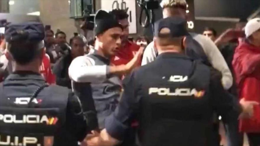 Captura de un vídeo del choque entre policías españoles y futbolistas peruanos en Madrid, 27 de marzo de 2023