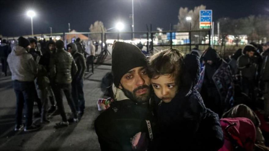Una familia migrante en la aldea fronteriza serbia de Kelebija, 6 de febrero de 2020.