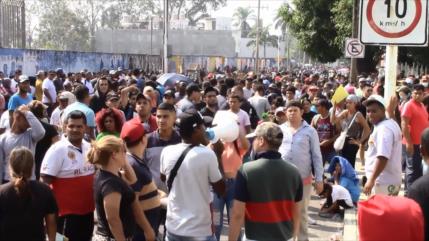 Miles de migrantes saturan frontera sur de México en busca de mejor vida