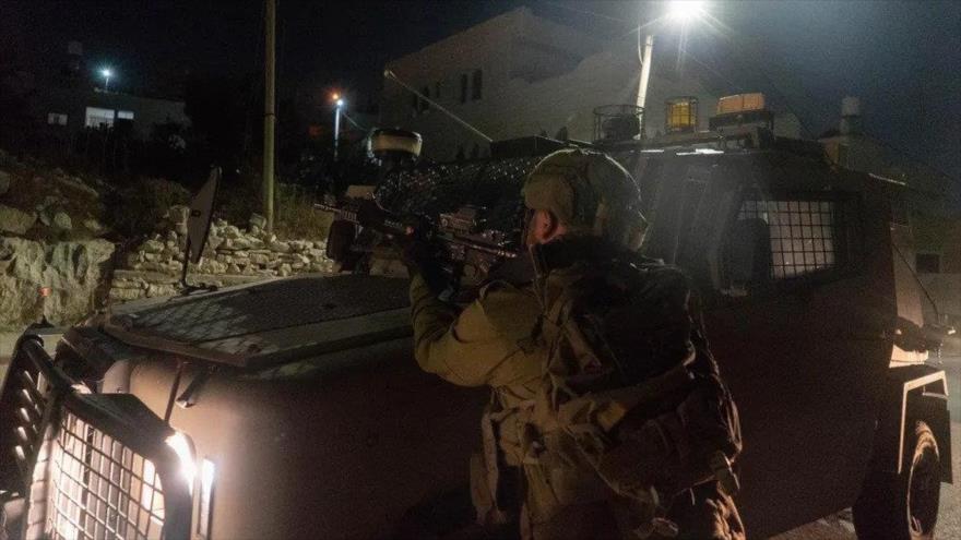 Soldados israelíes durante una redada en la Cisjordania ocupada.
