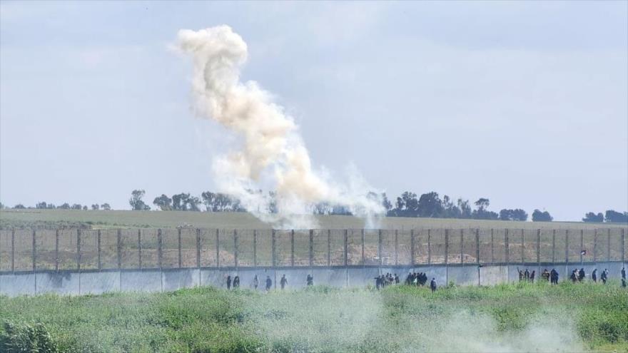 Fuerzas israelíes reprimen a palestinos en el Día de la Tierra